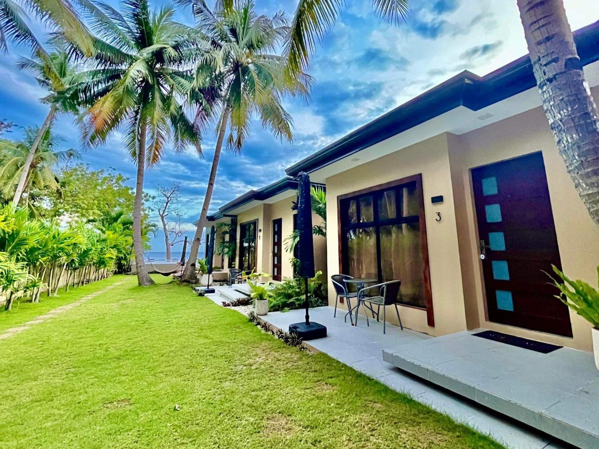 Southseas Beach Resort And Dive Center Santander Exterior photo